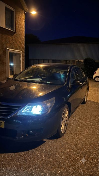 RENAULT Latitude 2011 — imagine 3