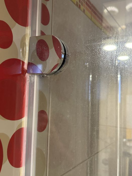 Cabina dus si cadita