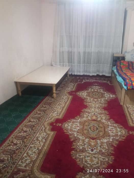 2 хонали уйни 1 хонасини укидиган ва ишлидиган 2 та кизларга берилади.