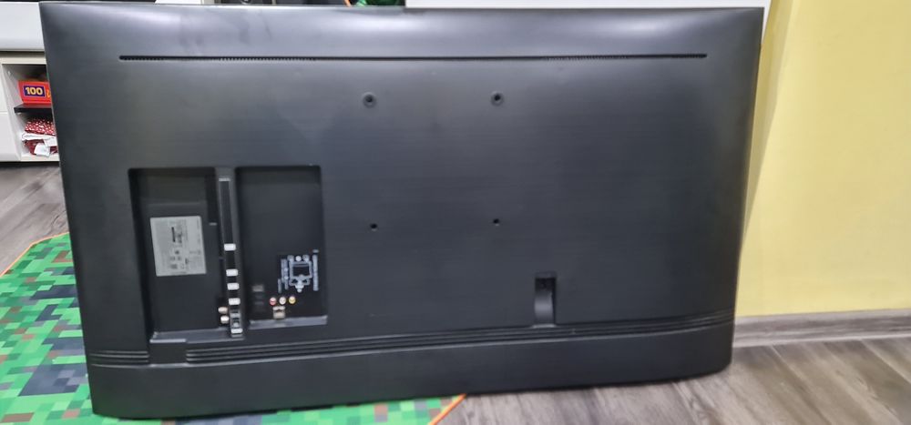 Продавам телевизор Samsung QE50Q67TAU  за части!