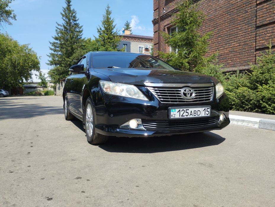 Продам машину Toyota camry.