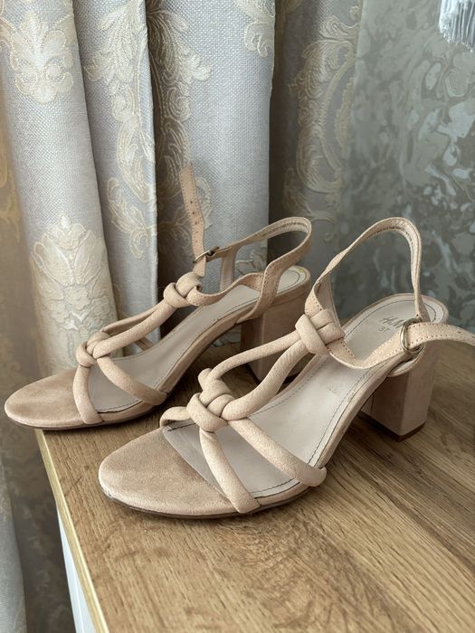 Sandale H&M bej pudrat