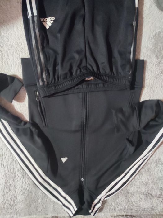 Оригинален анцунг Адидас С размер