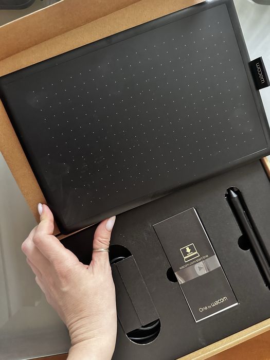 Графичен таблет One by Wacom Medium CTL-672