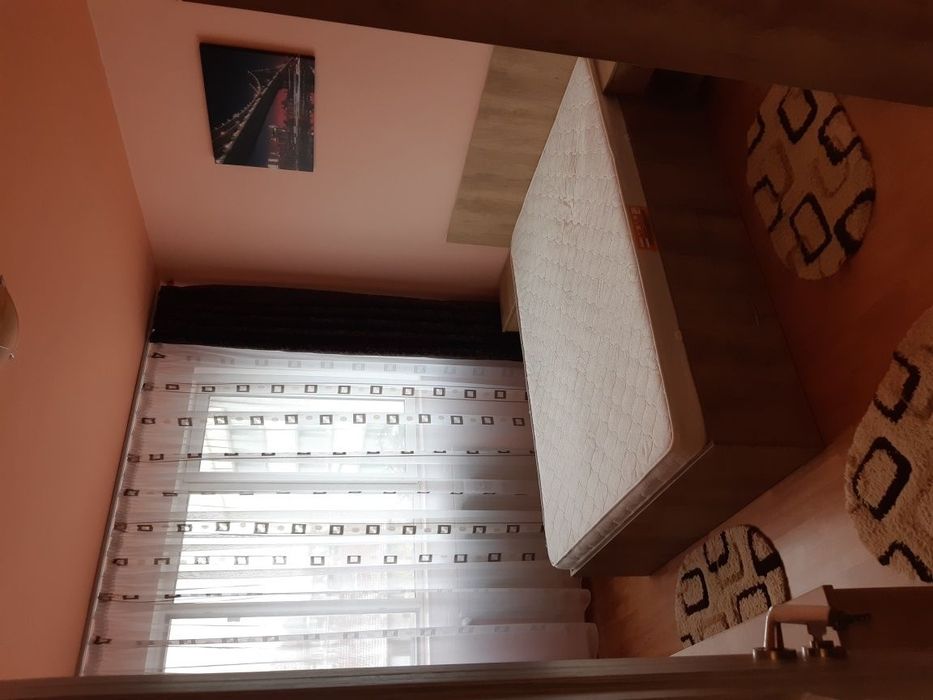 Închiriez ap 2 camere , decomandat