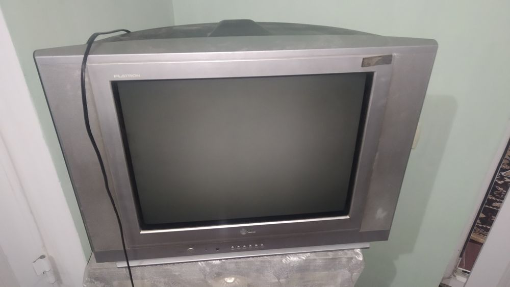 LG цветной телевизор сотилади