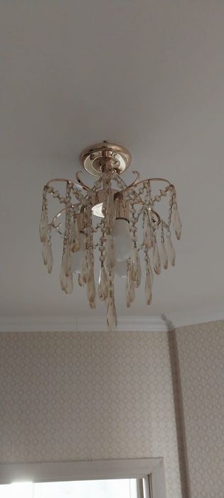 Продам люстру в отличном состоянии
