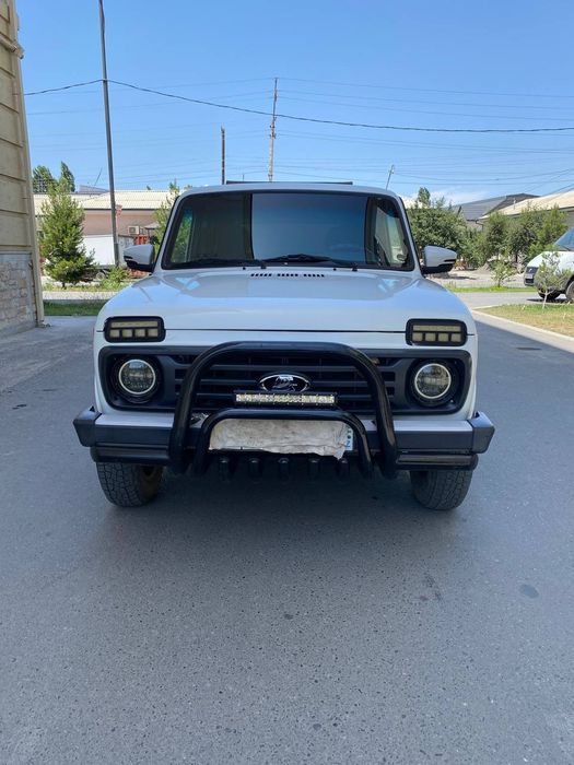 4×4 Niva urban 4 eshiklik 2015 yil pirabegi 180ming pirtsep ham sotila