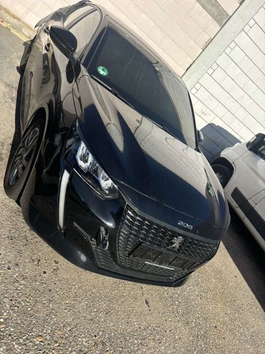 На части Peugeot 208 1.2 бензин 42000км 2021г ръчка