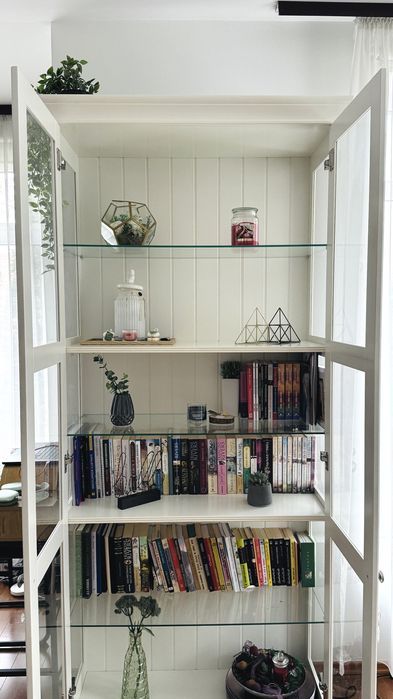 Vitrină ikea lemn masiv si sticla