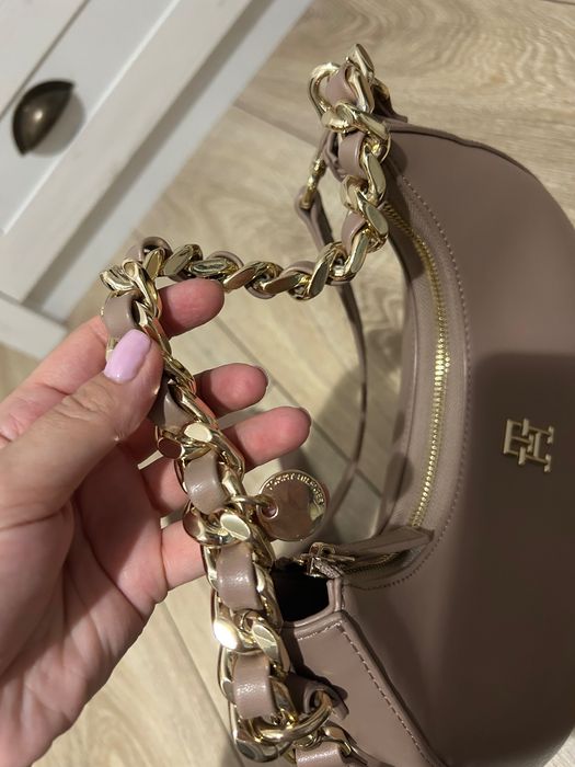 Geanta bej piele naturala Tommy Hilfiger