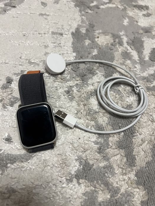 Продам самрт часы Aplle watch se 1 44 mm