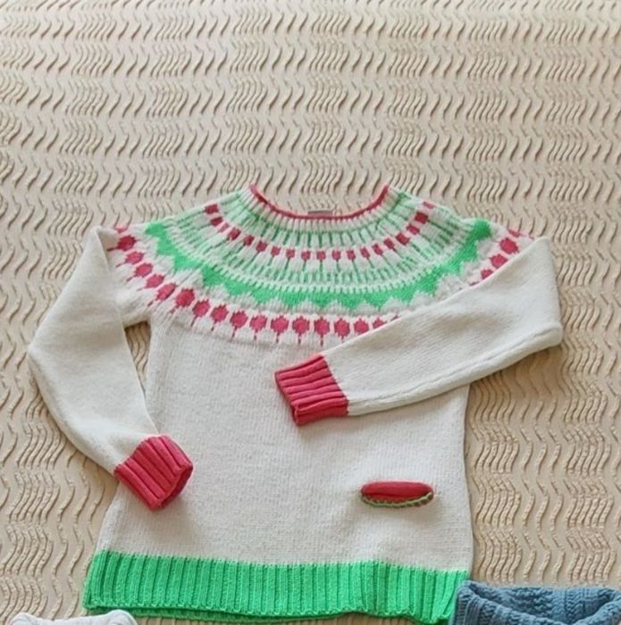 Продам женский свитер.  (60%Шерсть)