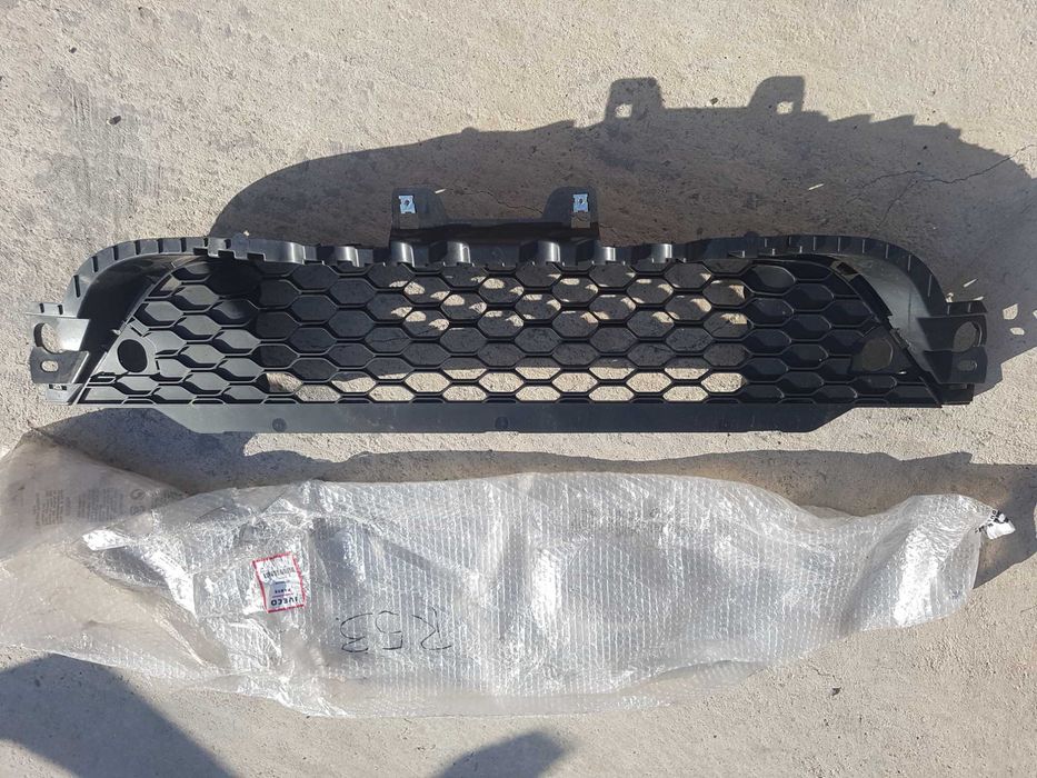 Решетка предна броня ивеко iveco daily 2016г