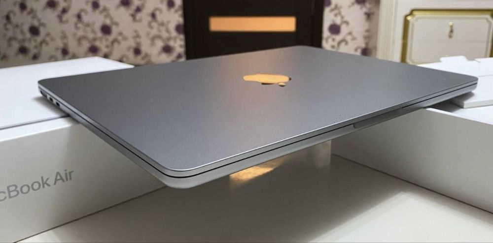 Продам Macbook air 13 m2 2022