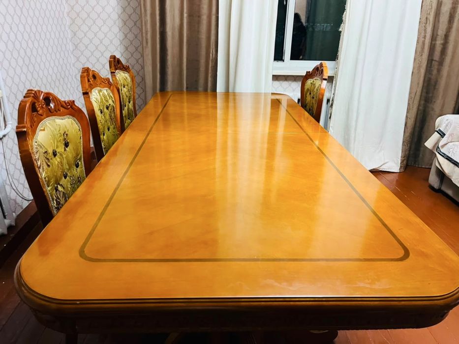 Стол в хорошом состояние