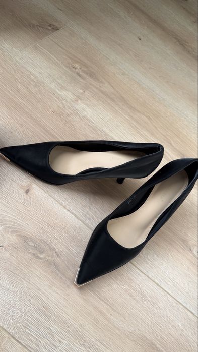 продам платья,туфли