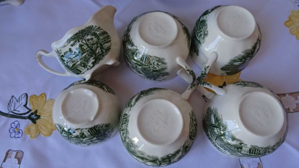 Чинии , чаши, чайник  Johnson Brothers.1930 - 1960-те години.