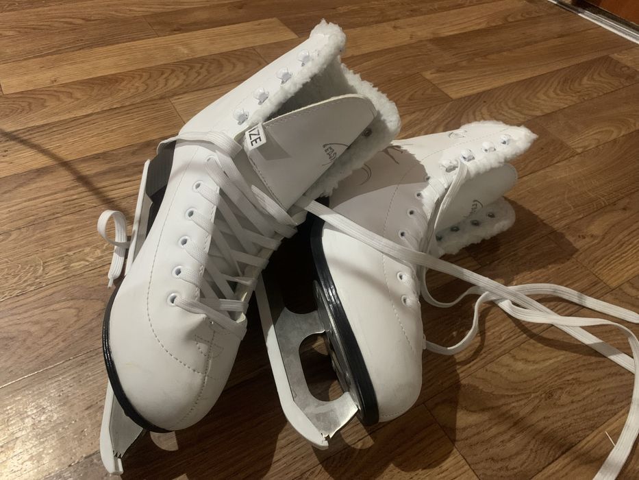 Коньки женские р40