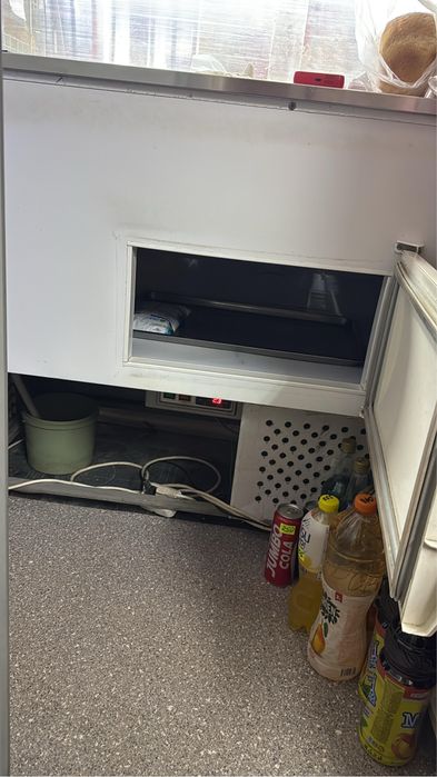 Продам холодильную витрину