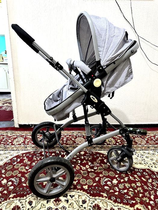 Bolalar kalyaskasi va hodinok birgalikda sotiladi