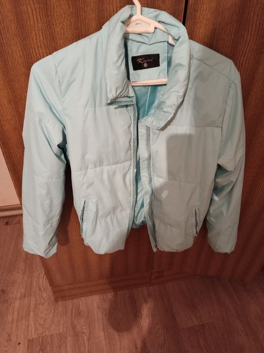 Продам женские куртки