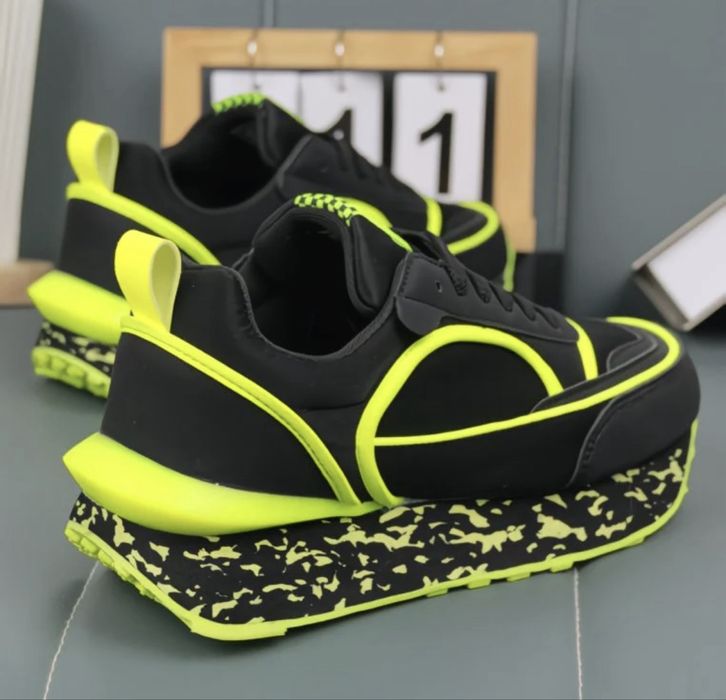 Новые кроссы яркиет