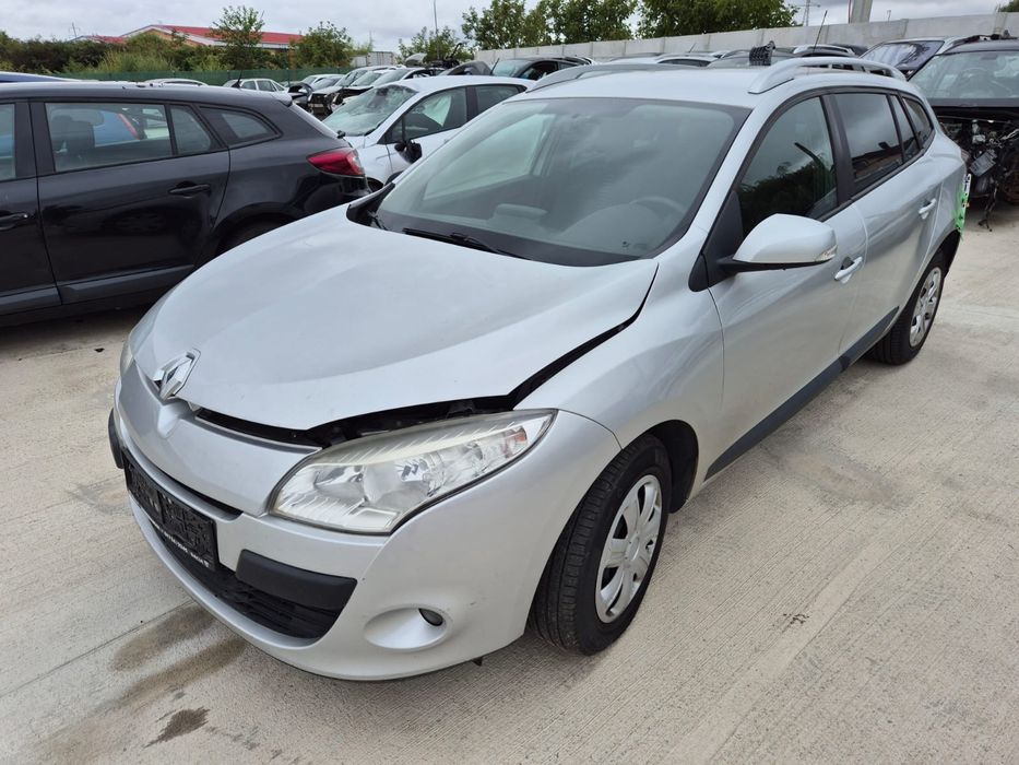 Dezmembram Renault Megane 3 2009 1.6 benzina Euro 5