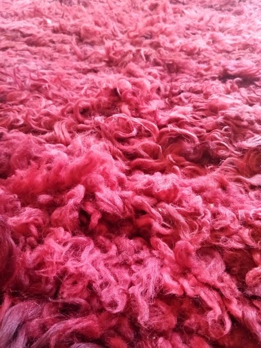 Вълнен губер и ръчно плетена покривка за легло.