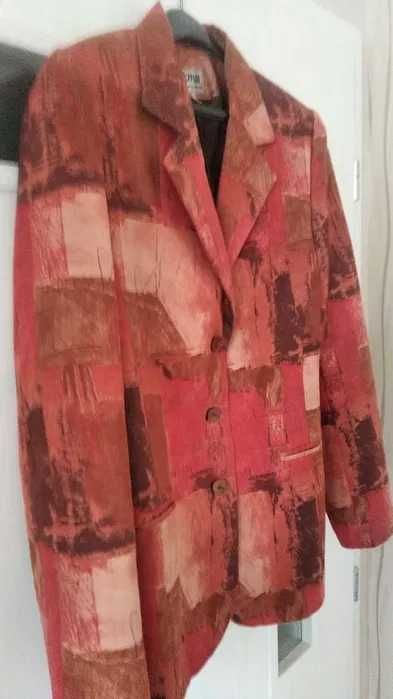 Елегантно бяло дамско яке и сако