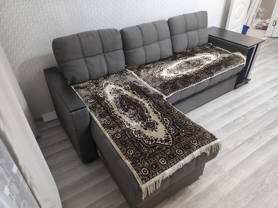 Продам Диван б/у