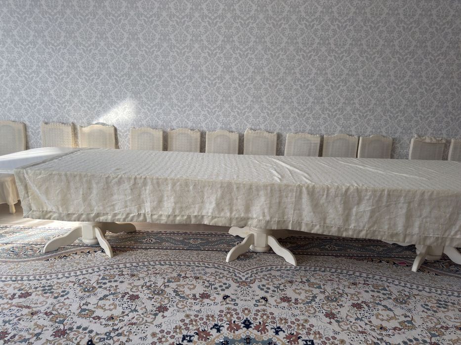 Стол со стульями гостиная