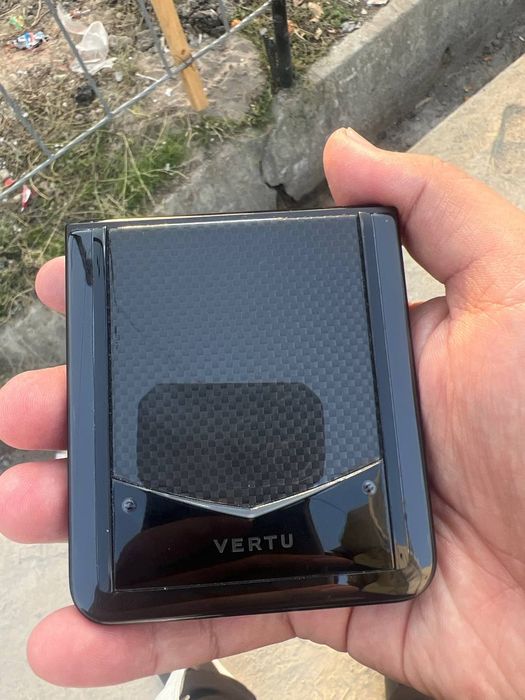 Vertu telefon sotiladi