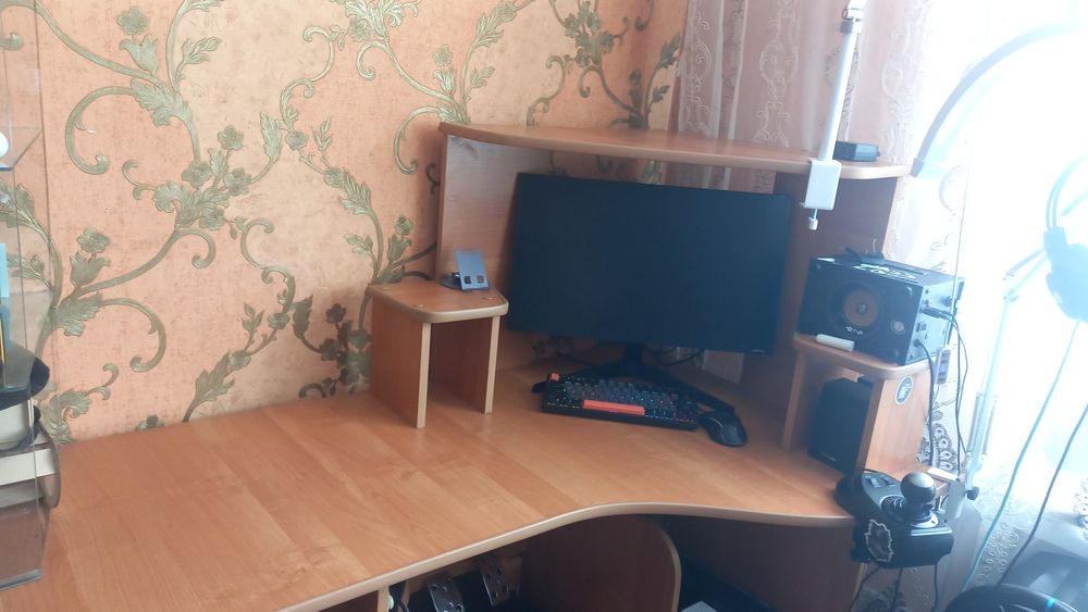 Компьютерный стол