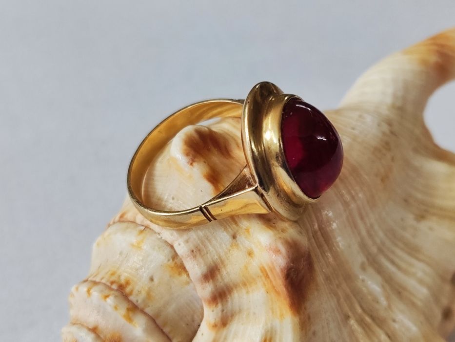 Златен пръстен 14 С 585 с рубин