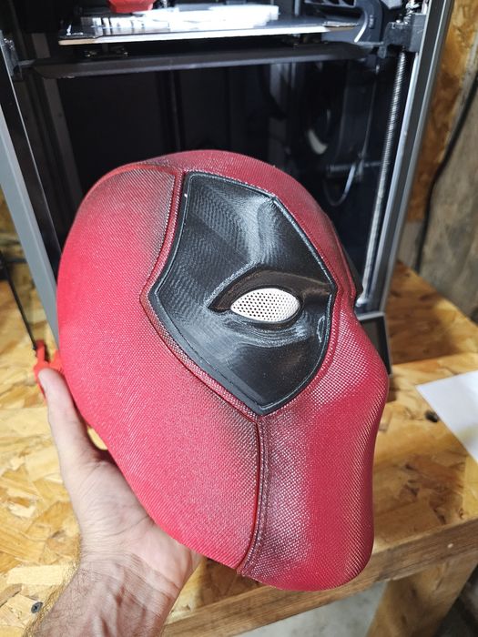 Маска на Deatpool