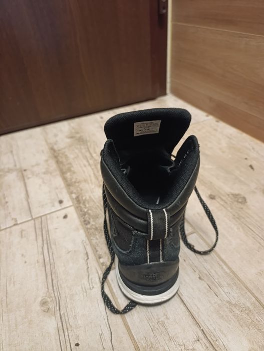 Продавам зимни обувки The North Face и обувки Nike Air Max.