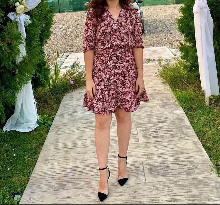 Къса рокля с дълги ръкави