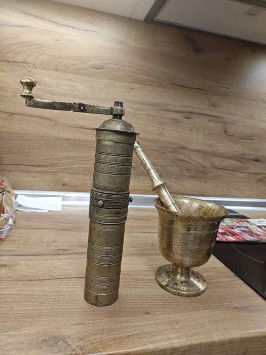 Ретро мелничка и хаванче за чесън