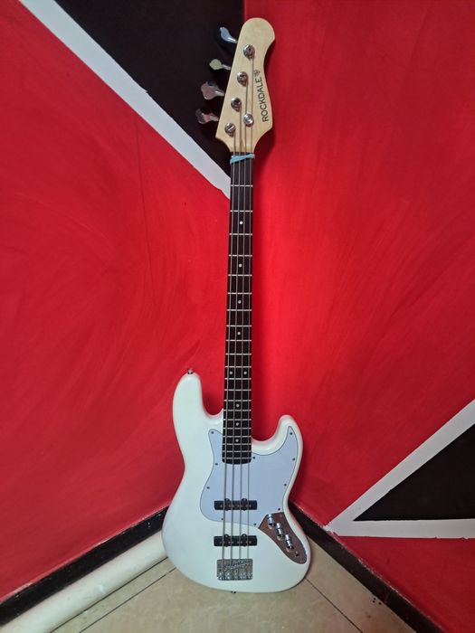 Басс гитара Rockdale