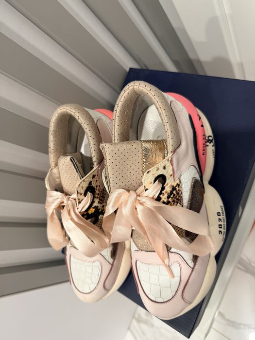 Сникърси от естествена кожа