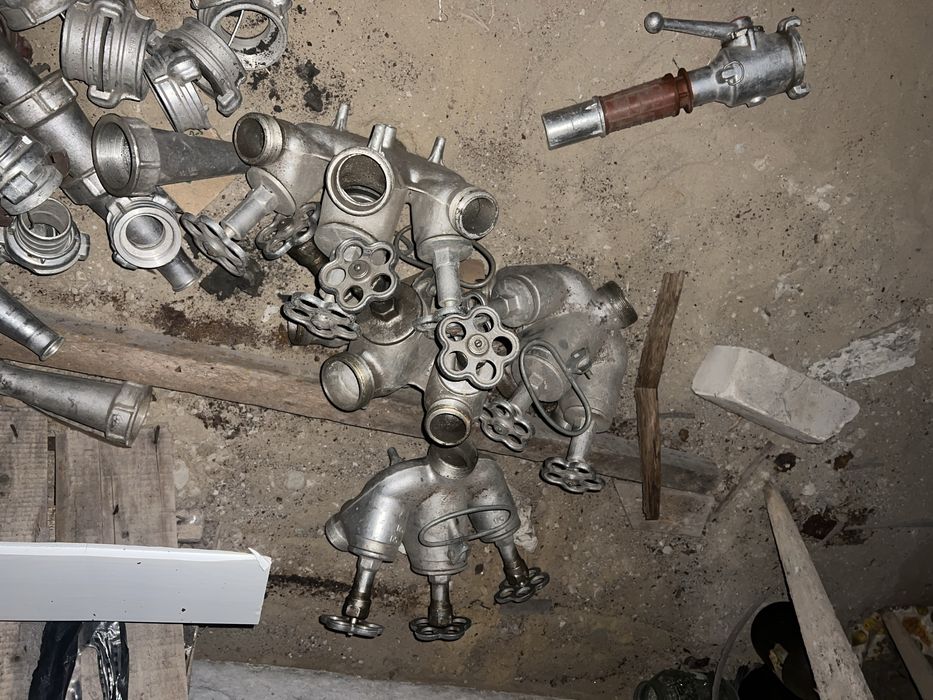 Пожарные тройники ,стволы,соедениния