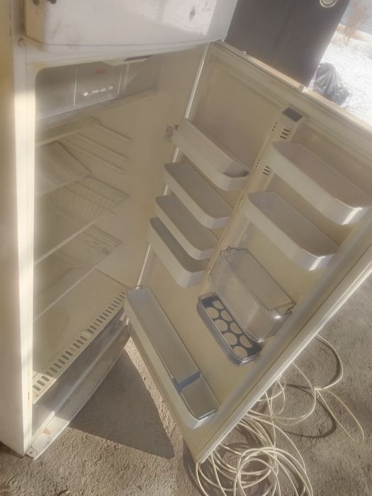 Продам большой холодильник