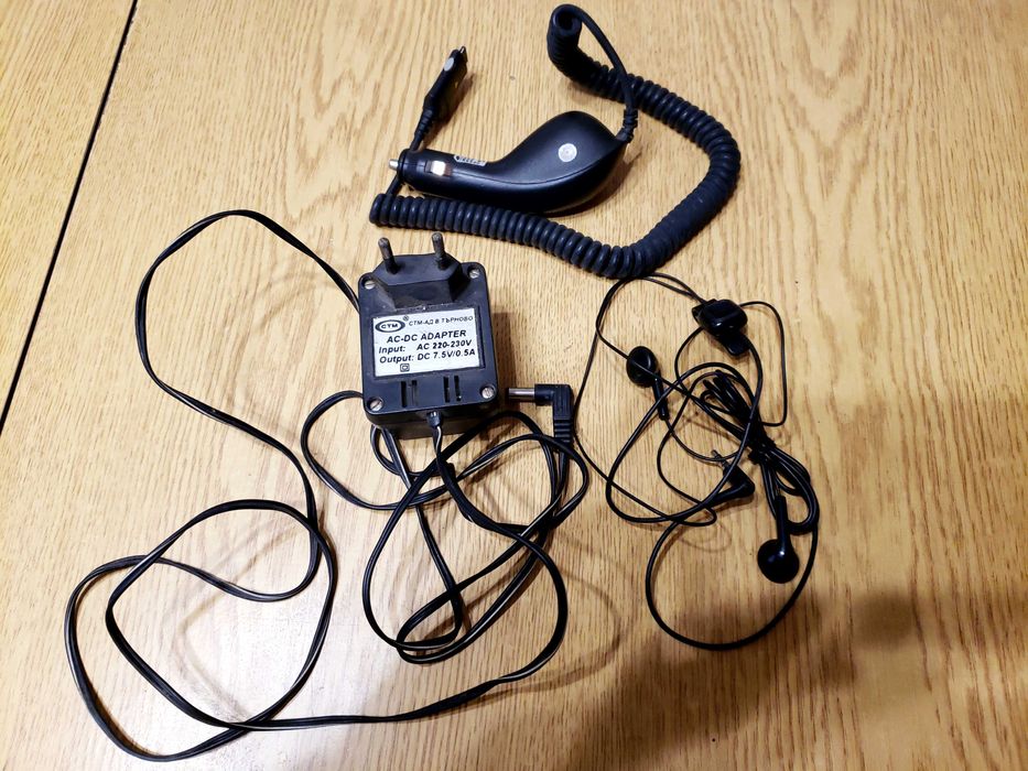 Продавам адаптер, слушалки за мобилен телефон и адаптер за кола