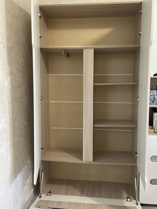 Продам комплект мебели