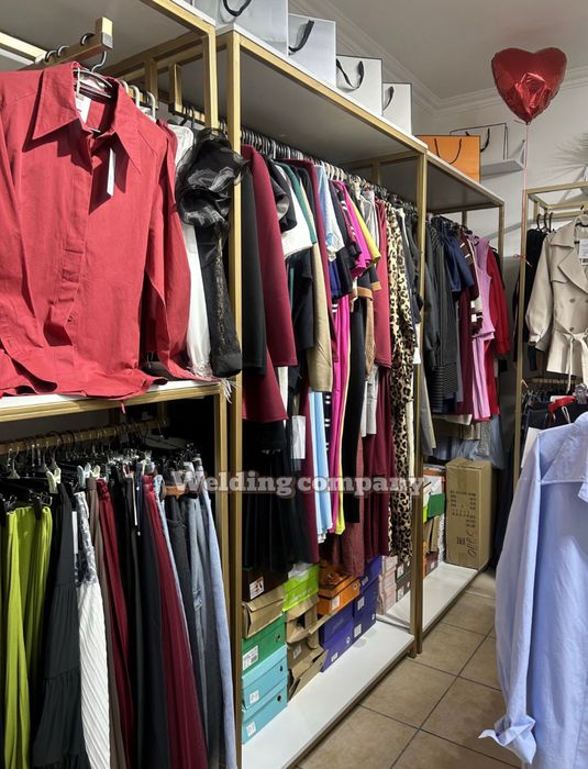 Оборудование для магазина одежды рейлы вешала бутика