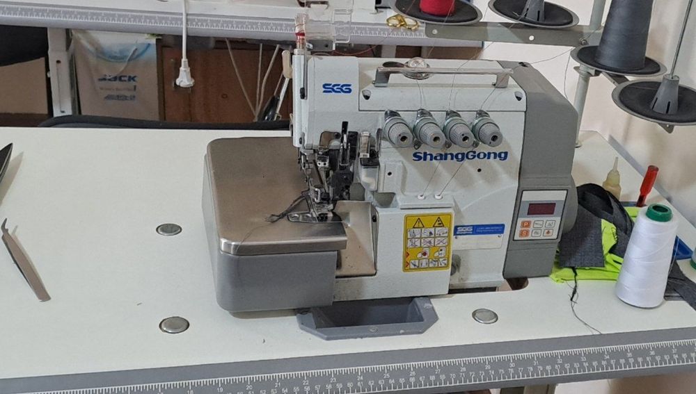 4 та тикув машиналари сотувда Срочнага!!!