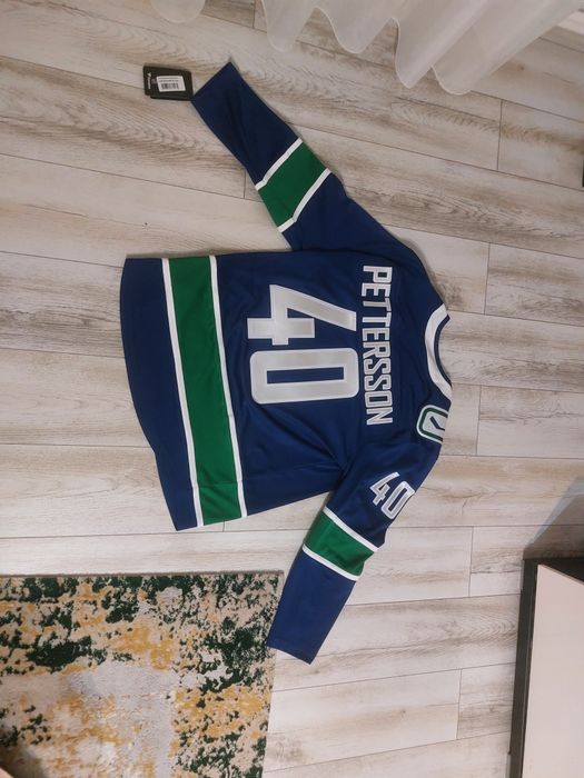 Jersey NHL Vancouver Canucks, Marimea L bluza este noua cu etichetă mi