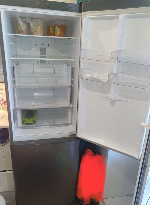 Продам Холодильник LG