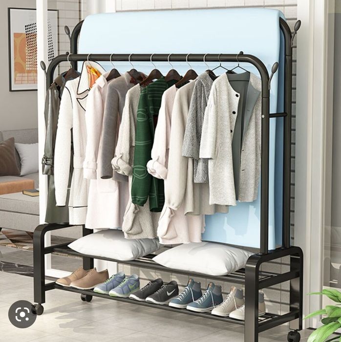 Гардеробная вешалка